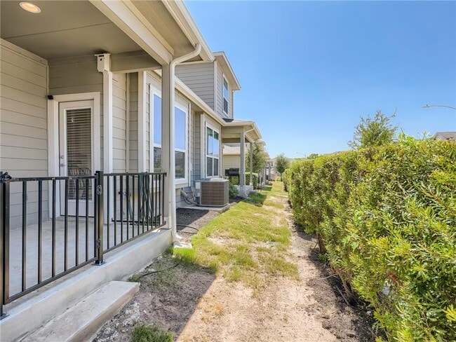 Building Photo - 1802 Roseburg Dr