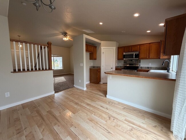 Building Photo - Perfect 4 bed 2.5 ba home in the desirable Sundance Subdiv. off McMillan & Meridian Rd.