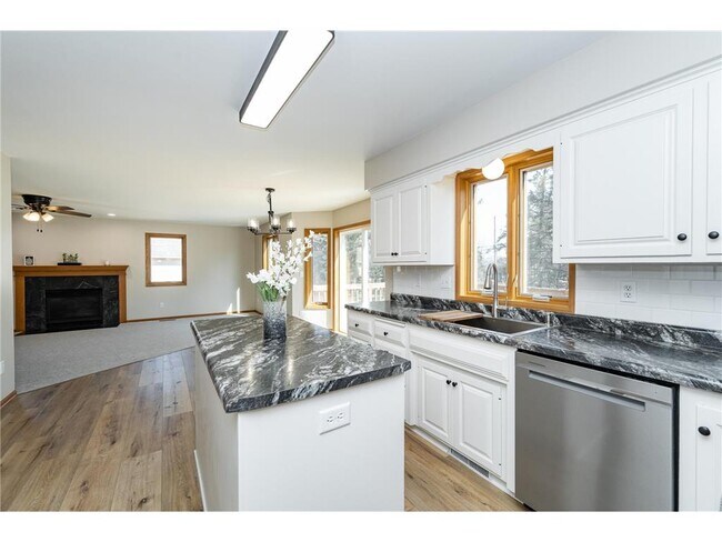 Building Photo - 2511 Mayowood Ln SW
