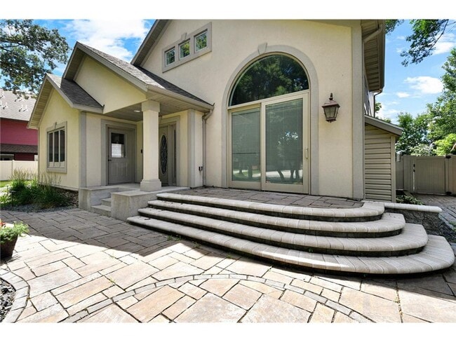 Building Photo - 154 Beaton Dr W