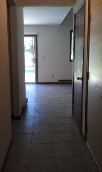 Building Photo - 1332 Spring Village Dr