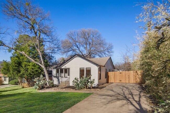 Primary Photo - 1704 Northwood Rd