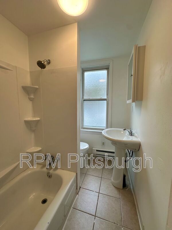 Building Photo - 102 Ivy St