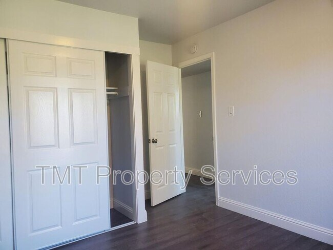 Building Photo - 9002 Salmon Falls Dr