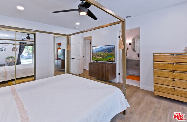 Building Photo - 2660 N Farrell Dr