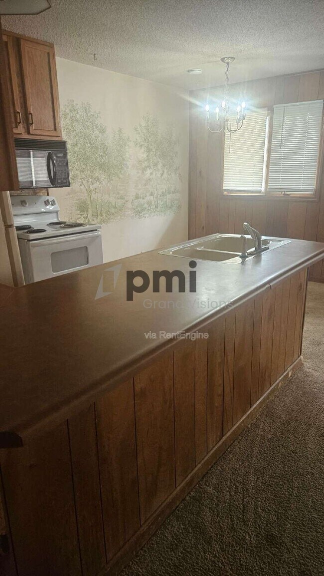 Building Photo - 955 4th St