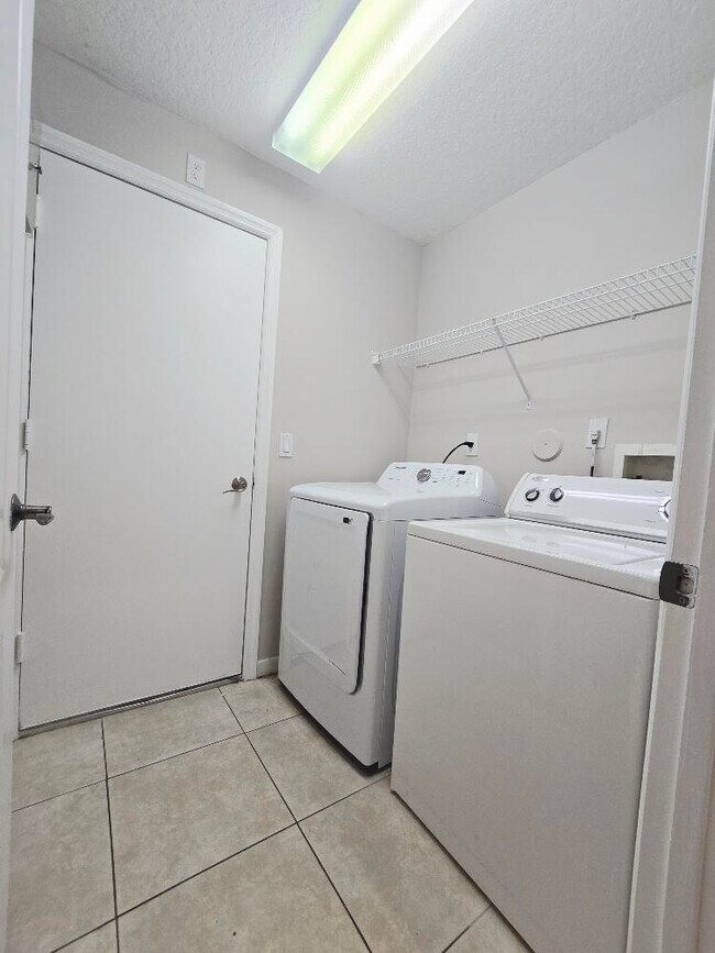 Building Photo - 152 Canterbury Pl