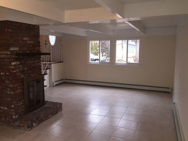Building Photo - 68 University Heights Dr