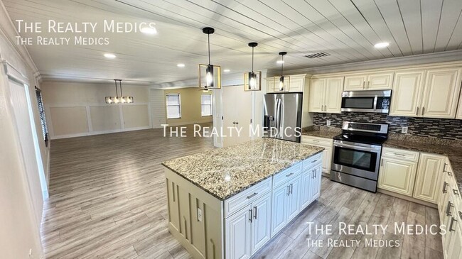 Building Photo - 1040 Elderberry Dr