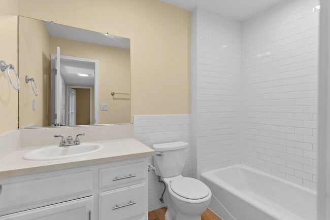 Building Photo - 1022 El Camino Dr