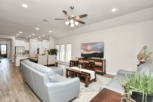 Building Photo - 5043 Morrison Dr