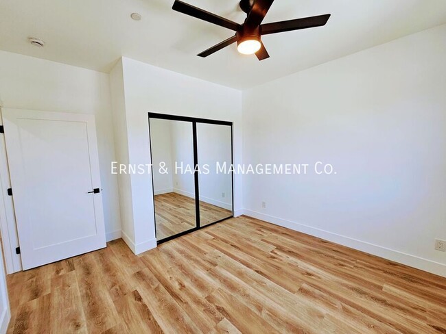 Building Photo - 5016 N Bentree Cir