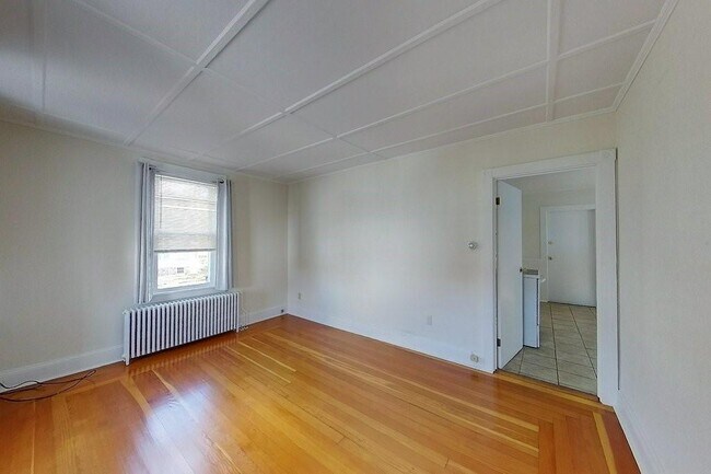 Building Photo - 19 Dixon St