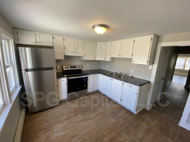 Building Photo - 164 S Pine St