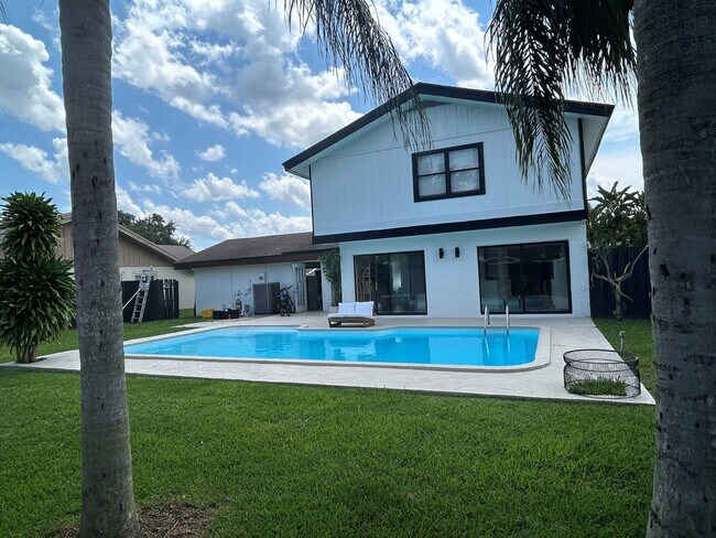 Building Photo - 760 Windtree Way