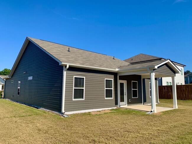 Building Photo - Beautiful Ranch Home in Sanford, Available...