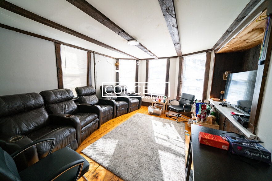 Building Photo - 154 Calumet St