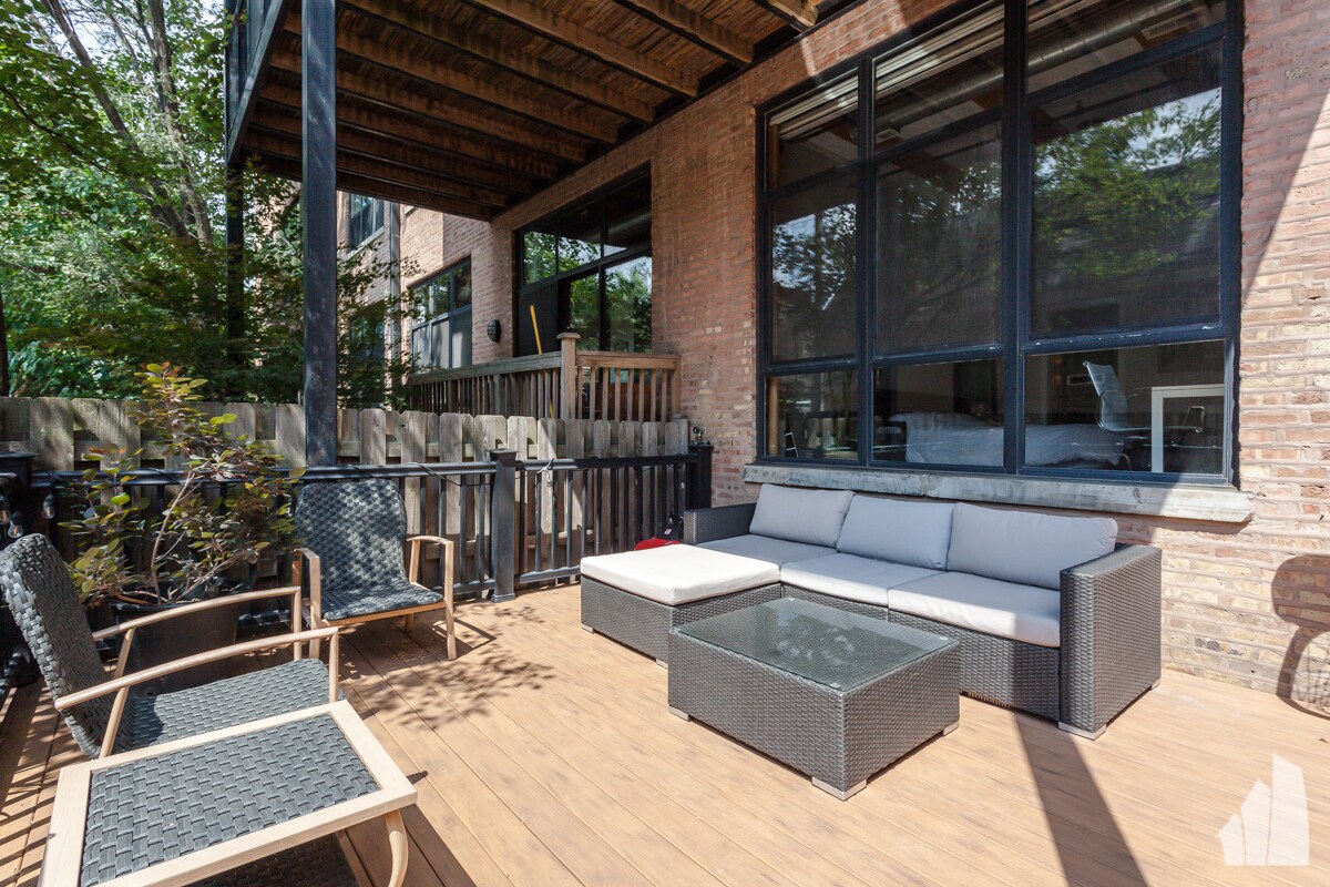 Building Photo - 1750 N Wolcott Ave