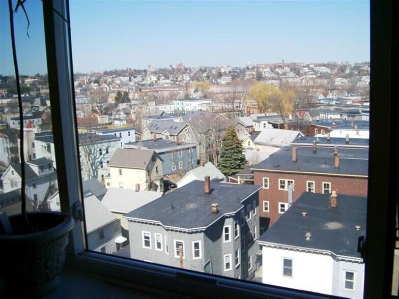 Building Photo - 94 Beacon St