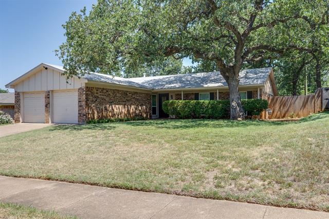 Building Photo - 2101 Warwick Dr