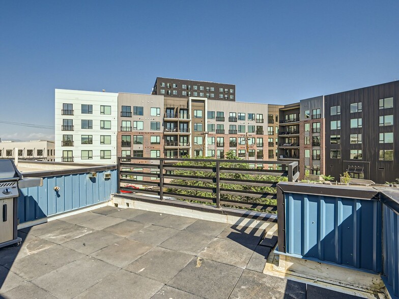 Building Photo - 3815 Franklin St