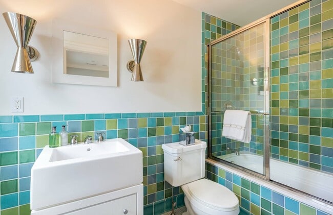 Building Photo - 63 Meadowmere Pl