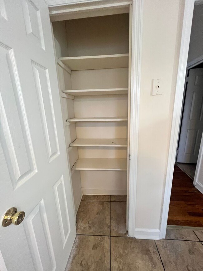 Building Photo - 3 bedroom home located off Neuse Blvd