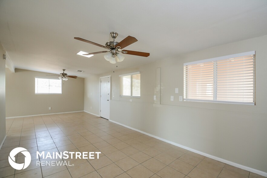 Building Photo - 1051 S Duke Dr