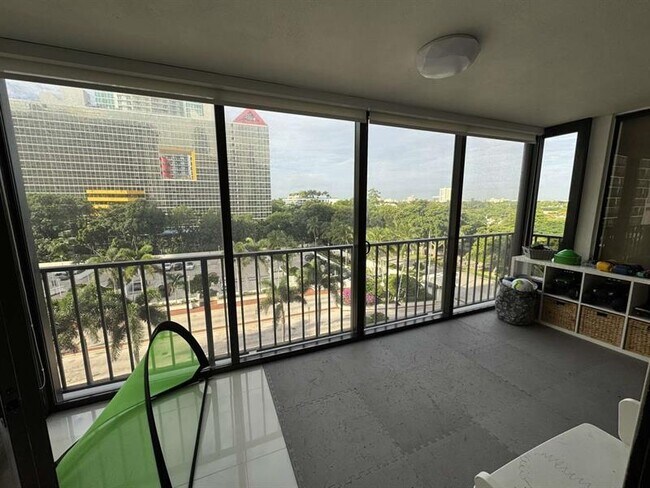 Building Photo - 1915 Brickell Ave