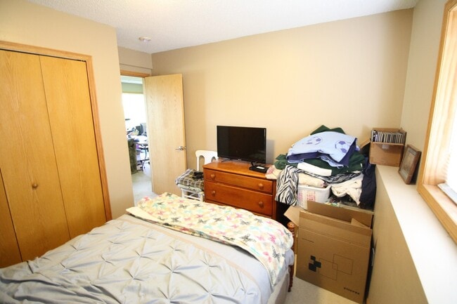 Building Photo - Beautiful 4 Bedroom/2 Bathroom Home In Shakopee-AVAILABLE 7/1