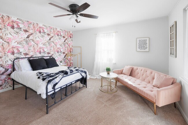 Building Photo - 3828 Derbigny St