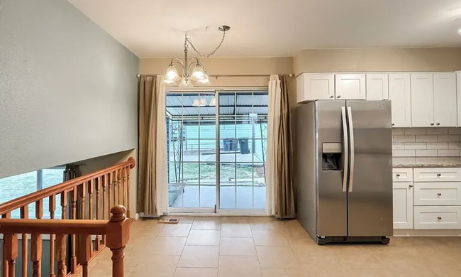 Building Photo - Charming & Spacious 5-Bedroom Home! Detach...