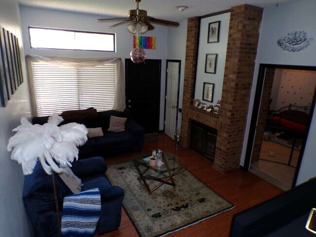 Building Photo - Wind Stream Condos - 3 Bedroom - 2 bathroo...
