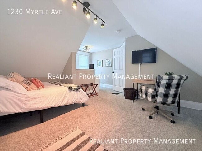 Building Photo - 1230 Myrtle Ave