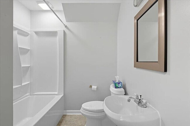 Building Photo - 89 Oakwood Dr