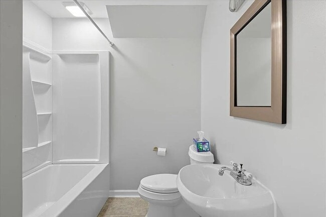 Building Photo - Gorgeous 5BR Home with Multi-Level Living, Storage Loft, and 7 Parking Spaces