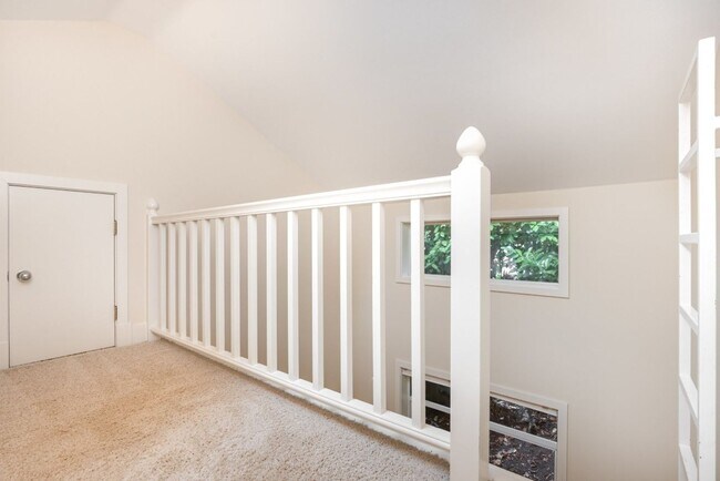 Building Photo - 3Bd/3Ba Seattle House