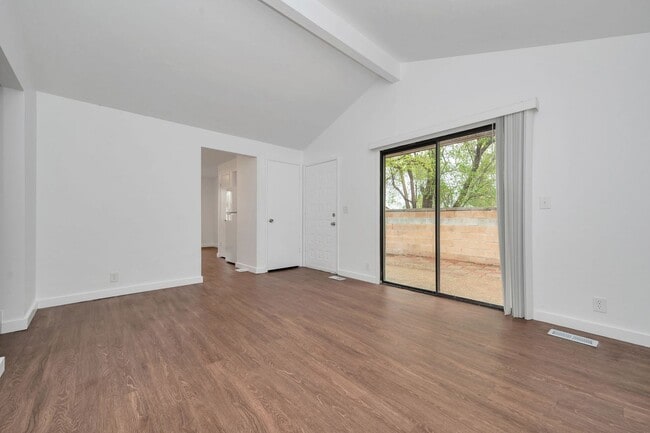 Building Photo - Newly Remodeled 2 Bed 1 Bath Duplex in West Valley
