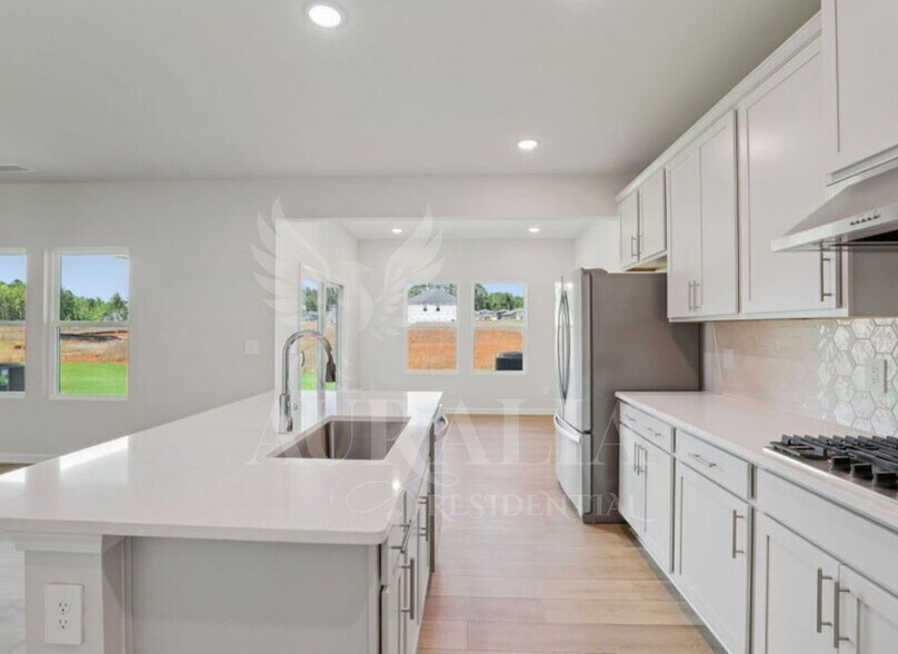 Building Photo - 805 Ottawa Dr