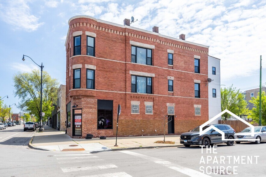Building Photo - 3237 W Armitage Ave