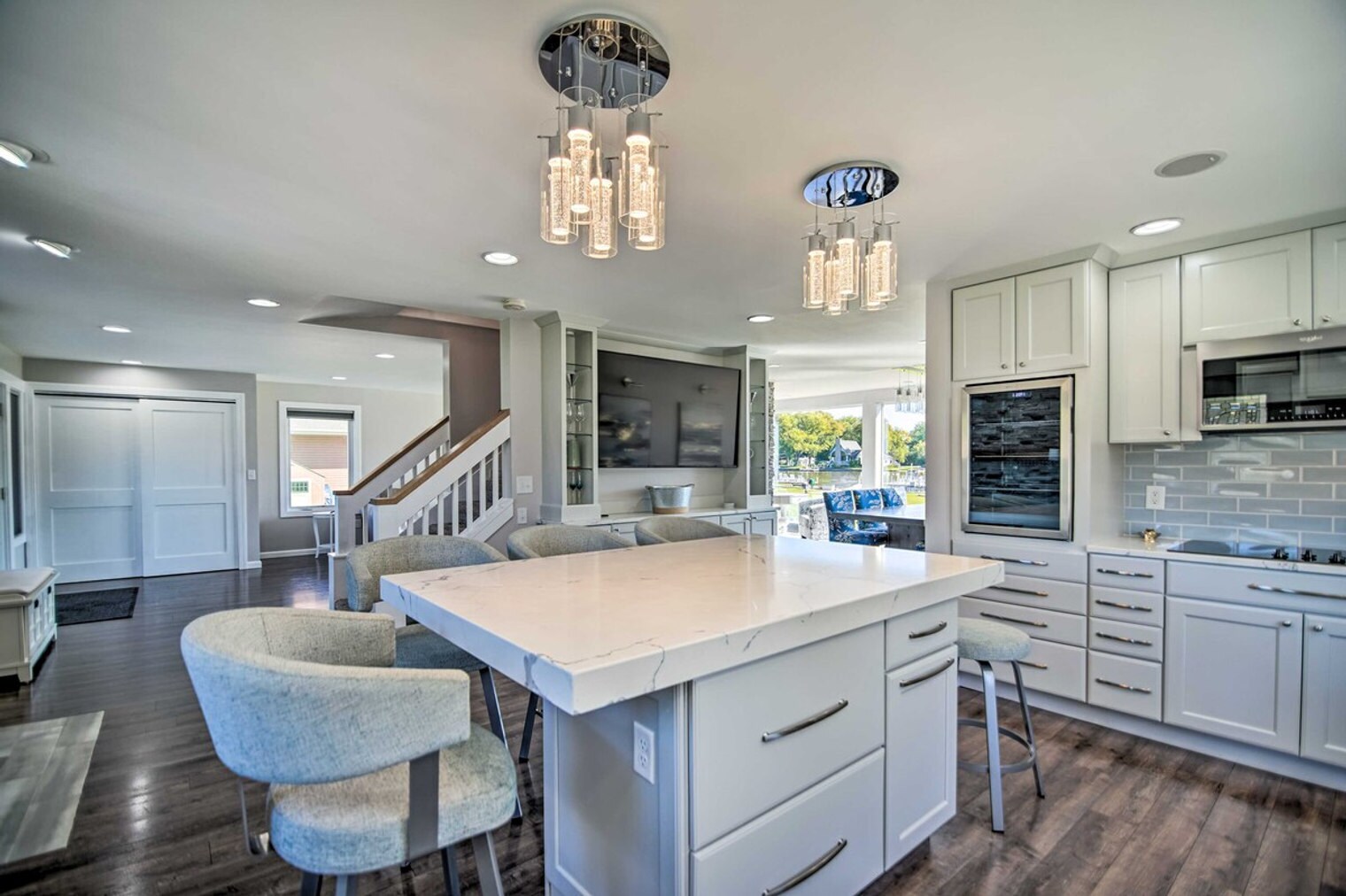 Building Photo - 2712 Shorewood Dr