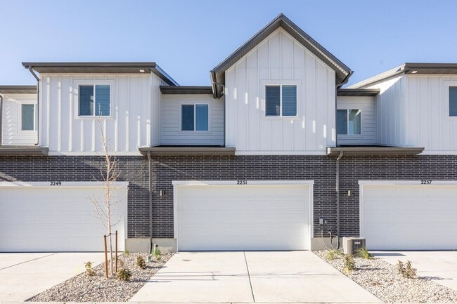 Building Photo - Recently Built Heber City Rental – Bright,...