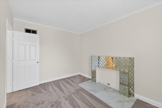 Building Photo - 923 S Hanley Rd