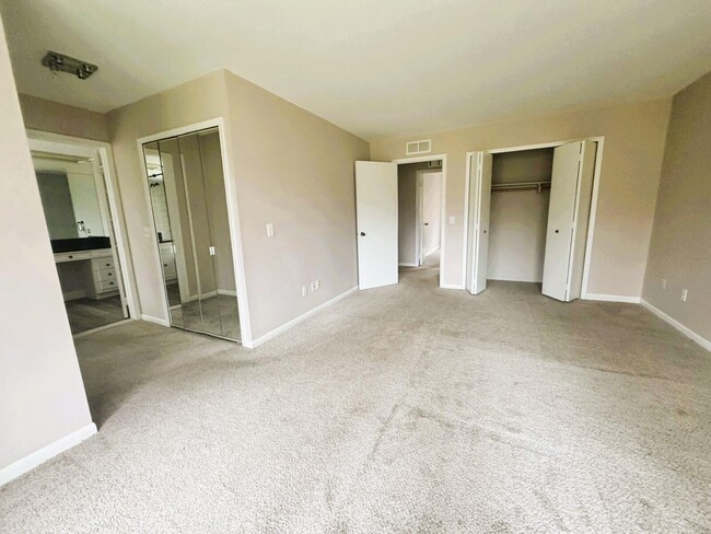 Building Photo - 6979 Pebble Creek Woods Dr