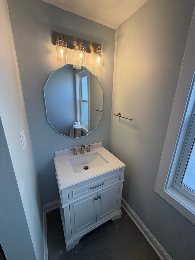 Building Photo - 218 S 14th Ave