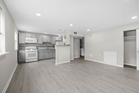 Building Photo - 551 Avon St