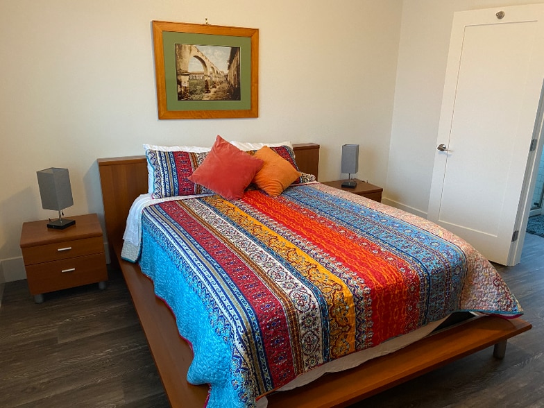 Building Photo - 904 1/2 Persifer St