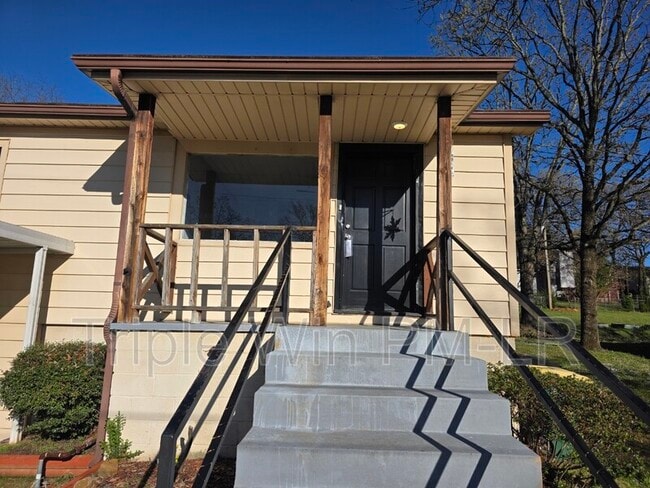 Building Photo - 16 Hum Rd