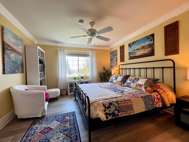 Building Photo - LAKE ACCESS!! Beautiful 4 bedroom 2 bath House, adorable front/back yard