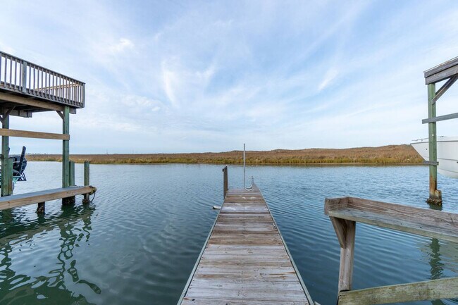 Building Photo - 14898 Granada Dr